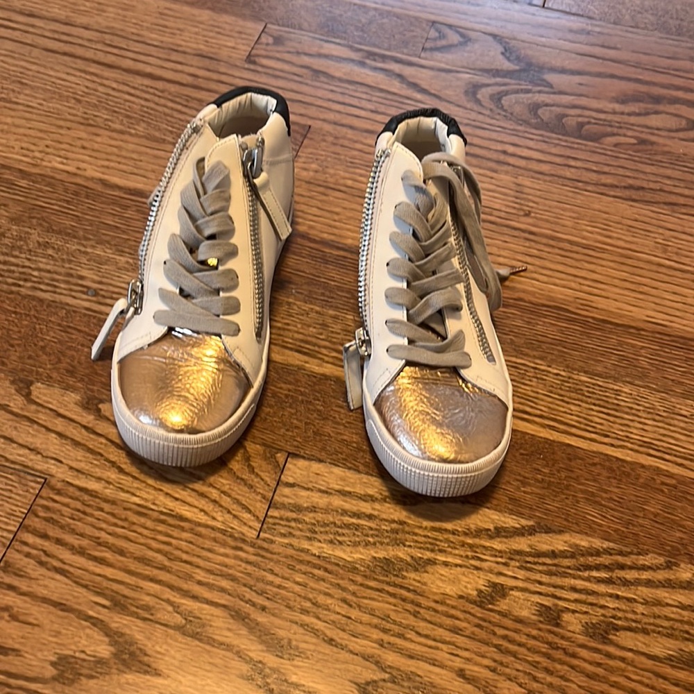 Dolce Vita High Top Sneaker Size 6.5!